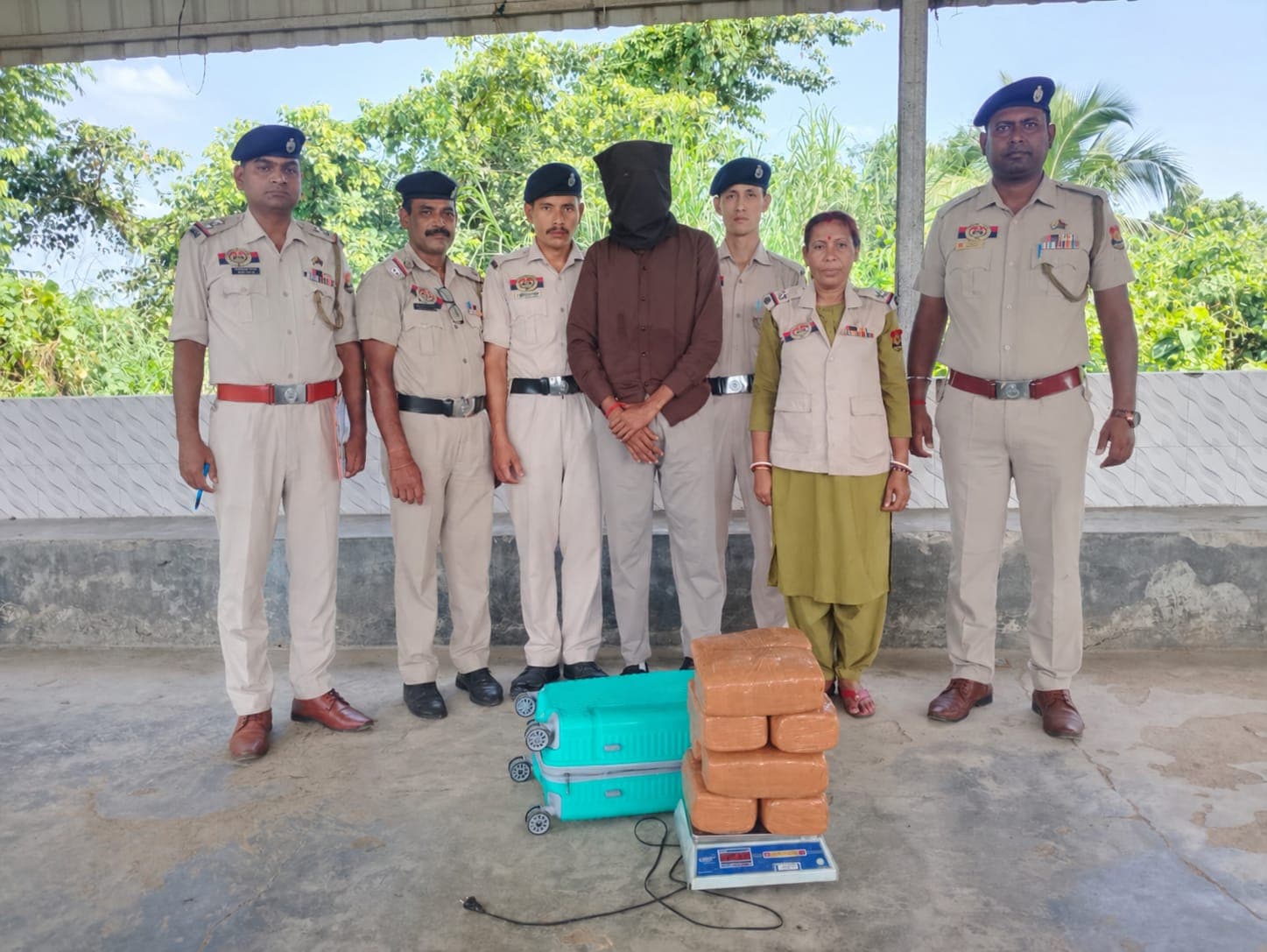 আগরতলা রেলস্টেশনে ১৬.৩০৫ কেজি গাঁজা উদ্ধার, ধৃত যুবক